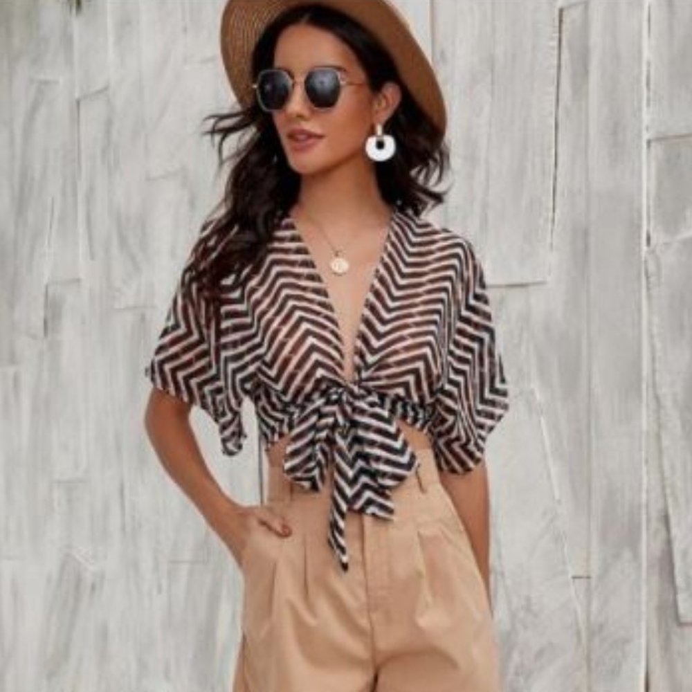 🍊Tie Front Chevron Print Crop Top🍊